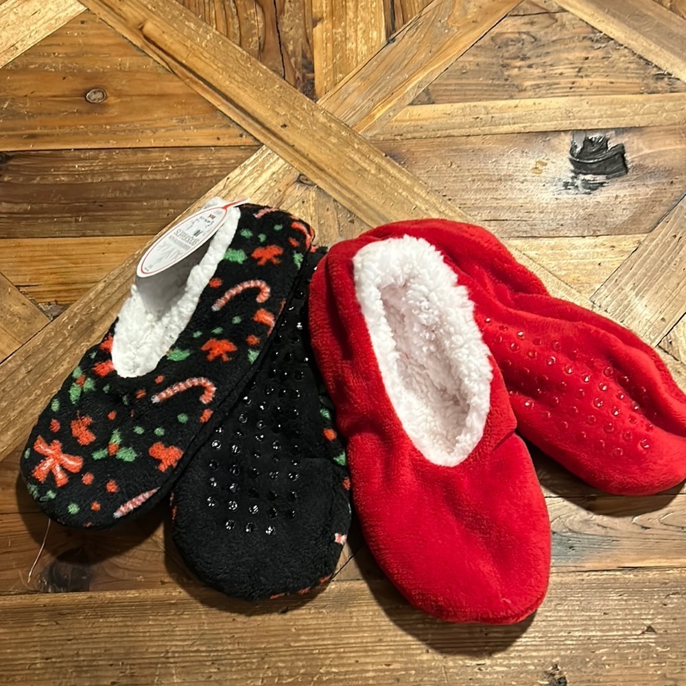 2 pair’s Holiday  slippers sock s/ m